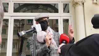 Sanremo 2021 Fiorello, arriva in sala stampa e commenta l'inizio del Festival