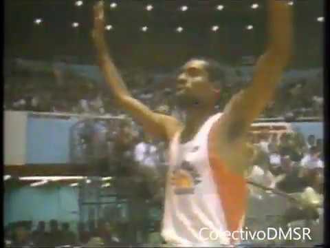 Johnny Gray 1'46"8 WR indoor 880 yards (1986)