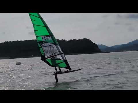 windfoil jibe training on Loftsails Patrik