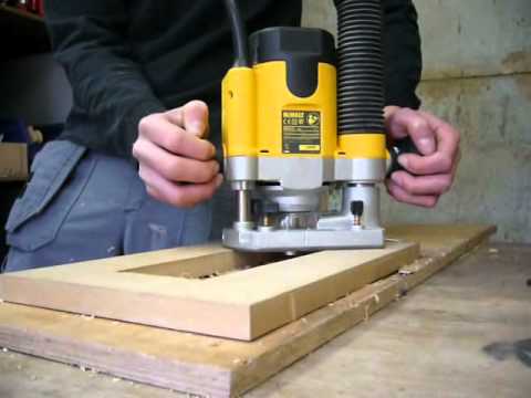 DEWALT 1100W VEIKIANTIS FREŽAS TSTAK DW621KT video