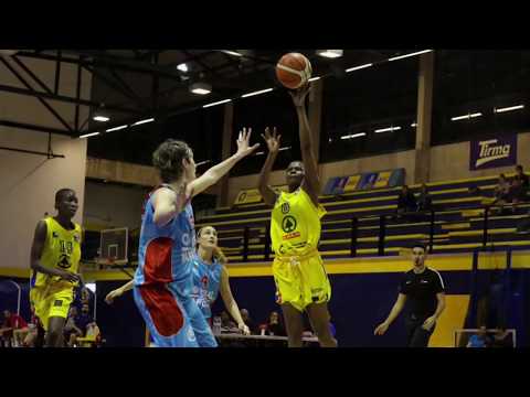 El día de la mujer se tiznó de color nazarí