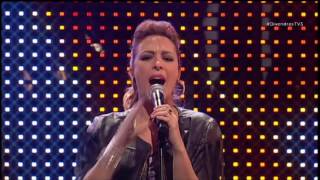 Gisela cantando "Sigue el Ritmo" en el programa Divendres de TV3