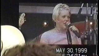 Dixie Chicks + fan - I Can Love you Better (live)