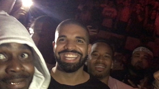 Drake jumps in crowd &amp; moshs at Travis Scott in Portland, Oregon! With 600breezy n P reign