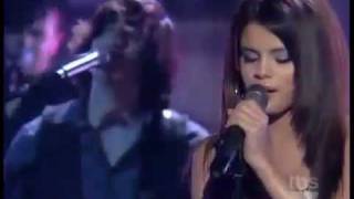 Selena Gomez &amp; the Scene - A Year Without Rain / Un Año Sin Ver Llover Live on Lopez Tonight