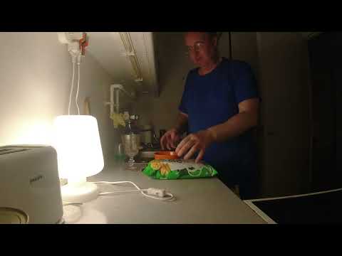 MongoTV_12566 - SPISER SKÅL CHIPS ONSDAG MIDNAT