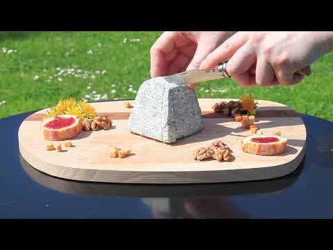 Comment couper un fromage en forme de pyramide ?