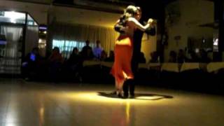 Axel Rimbo y Nayla Vacca en Milonga 10 -Sinsabor