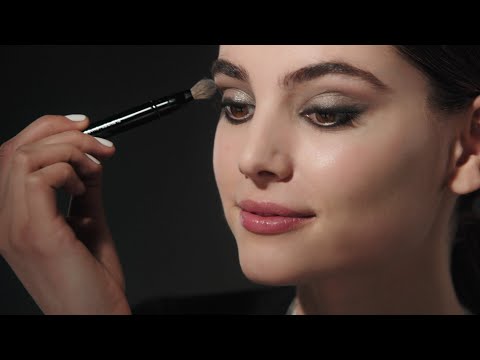 How to Make a Smoky Eye Makeup Look with the FALL-WINTER 2019 COLLECTION – CHANEL Makeup Tutorials