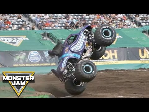 Monster Jam 2021 イースト ルーサーフォード NJ のハイライト動画