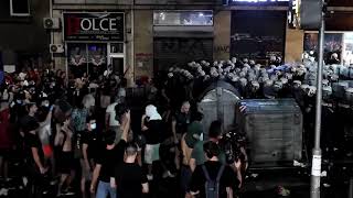 Антиправительственные протесты в Сербии: между демонстрантами и полицией произошли столкновения (видео)