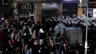 Антиправительственные протесты в Сербии: между демонстрантами и полицией произошли столкновения (видео)