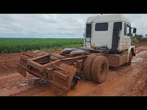 51-Ton Truck Breaks Down on the Soybean Highway! Heavy Rain & Mud Chaos in Feliz Natal – Brazil