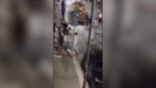 San Giovanni Rotondo, maxi rissa in piazza: gang di ragazzini picchia 38enne. Lui risponde con lo...
