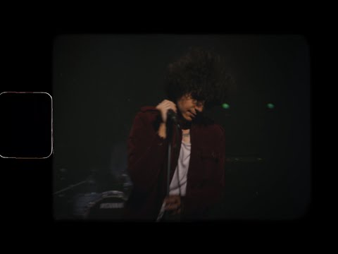 Batu Akdeniz - Seninleyken Süpermenim (Official Video)