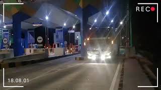 preview picture of video 'Bus' malam melintasi jalan tol'