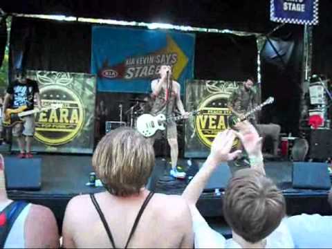 Veara - Getting Kicked In The Face (Live @ Warped Tour Merriweather Post Pavilion)