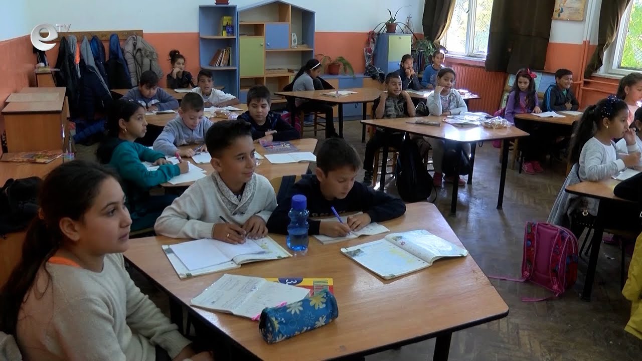 Близо 2400 деца са напуснали област Хасково и са заминали в чужбина