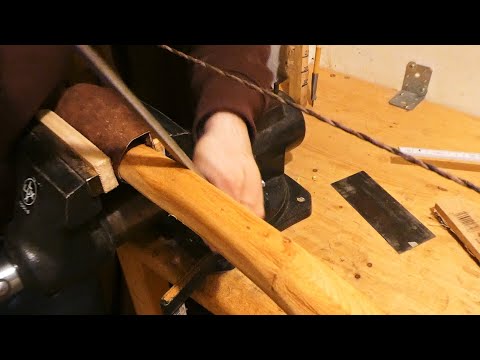 Flachbogen aus Eibe mit Rohhaut Backing