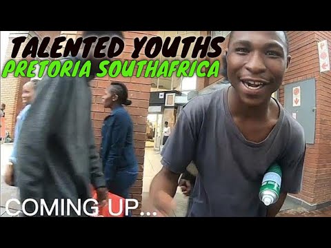 SHOE POLISHER IS a MUSIC RAPPER🤗RAINY DAY navigating PRETORIA CITY STREETS 🇿🇦 (extremely talented)