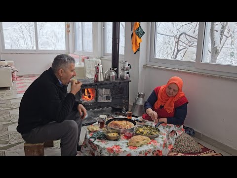 ‼️I GOT STRANDED ON THE ROAD‼️ WE HAD BREAKFAST IN FRONT OF THE STOVE AT OUR VILLAGE HOUSE 🔥