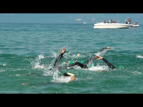 partenza nuoto donne   Triathlon Sirmione 2014