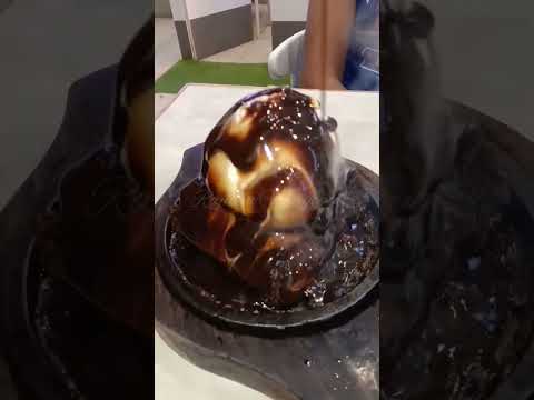 Chocolate Sauce in Sizzling Brownie | #shorts