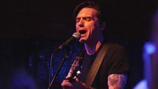 Drake Bell - &quot;I Found a Way&quot; (Drake &amp; Josh Theme Song LIVE in Philly)