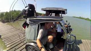 preview picture of video 'Paramotor Philippines 2012 ( Dudek Trip 100 Islands )'
