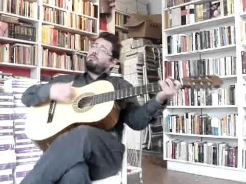 Francisco Garamona improvisa una canción