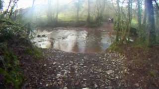 preview picture of video 'Honda XR 250 watersplash'