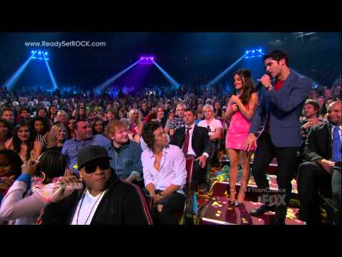 2013 Teen Choice Awards Clip