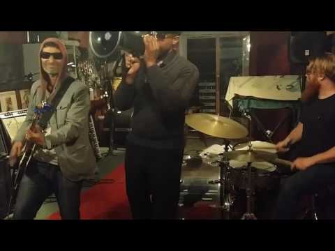 MC ZULU & Electro Reggae Soundsystem - Radio Damager (Unwritten)