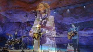 Kasey Chambers, Pony