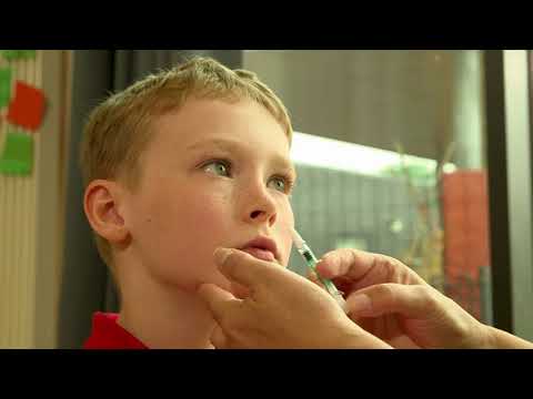 Child flu nasal spray administration clip 2018