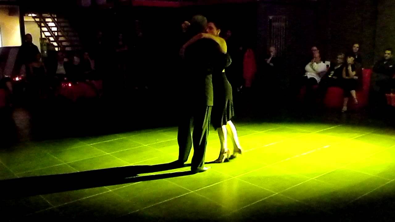 Gerardo Quiroz y Cristiana Casuscelli -Tus labios me diran