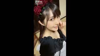 黒タイツの魔女っ子美女