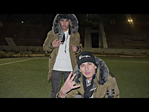 Doble I - En el callejón.