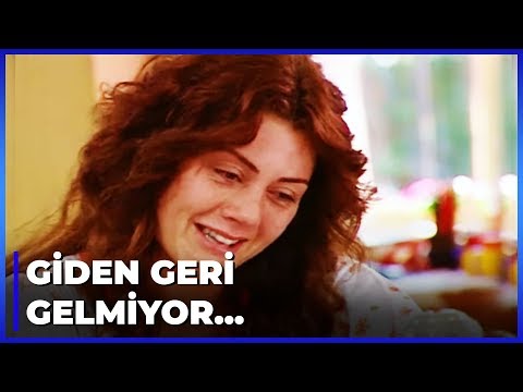 Leyla Kendi Kendine Şarkı Söylüyor - Yaprak Dökümü 39. Bölüm