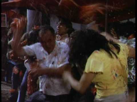 El Guia de Turistas - Capulina se mete en una guerra de tomates.