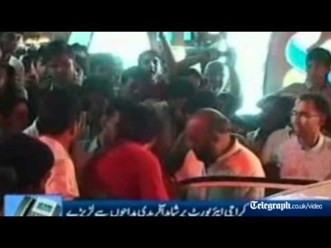 Cricketer Shahid Afridi attacks fan at airport