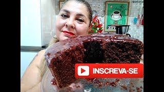 COMO FAZER BOLO DE CHOCOLATE SIMPLES FOFINHO COM CALDA DE MORANGO FÁCIL