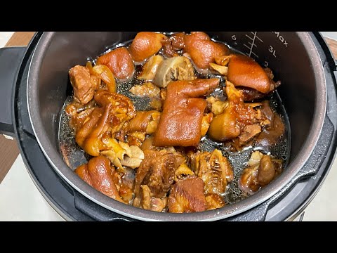 Grandma’s special tasty braised pig trotters in sweet soy sauce & tangerine peels. 