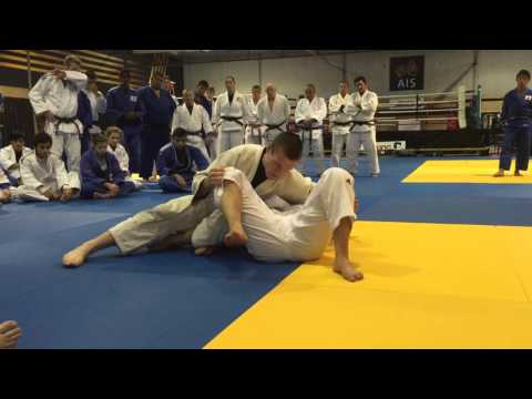 HUIZINGA turnover ROLL  JUDO;      ashi-sankaku-garami, 三角緘 — judo technique demonstration