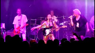 Video Electric Lady as special guest of Monkey Business