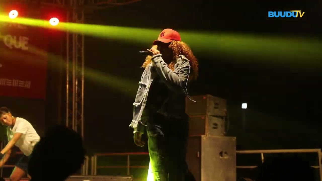 𝐐𝐮𝐚𝐧𝐝 𝐦𝐢𝐬𝐬 𝐓𝐀𝐍𝐘𝐀 𝐩𝐫𝐞𝐧𝐝 𝐥𝐚 𝐬𝐜𝐞̀𝐧𝐞, 𝐥𝐞 𝐖𝐚𝐚𝐛𝐨 𝐫𝐞𝐭𝐢𝐞𝐧𝐭 𝐬𝐨𝐧 𝐬𝐨𝐮𝐟𝐟𝐥𝐞