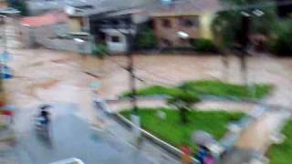 preview picture of video 'Enchente Franco da Rocha 08/02/2009'
