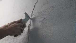 How to repair cracks in rendered walls
