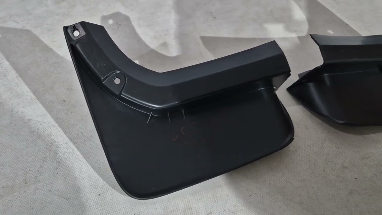 Toyota Land Cruiser 300 2021- рр. Задні бризковики (2шт) Video 1