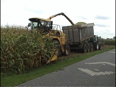 Maïs 2004 Loonbedrijf Sonnemans met o.a.New Holland fx 58, New Holland 8560,New Holland TM 165